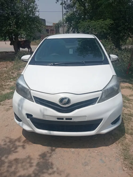 Toyota Vitz 2011 for Sale in Chawinda Image-1