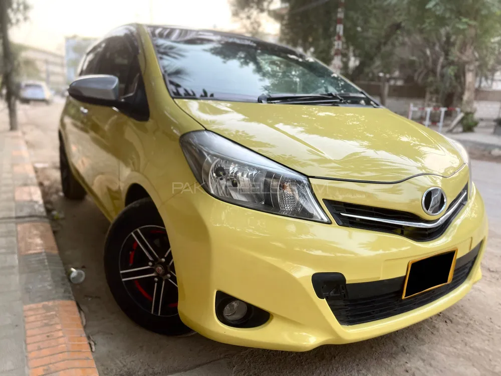 Toyota Vitz 2014 for Sale in Karachi Image-1