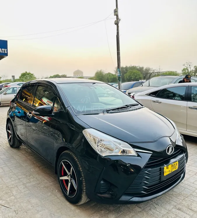 Toyota Vitz 2018 for Sale in Karachi Image-1