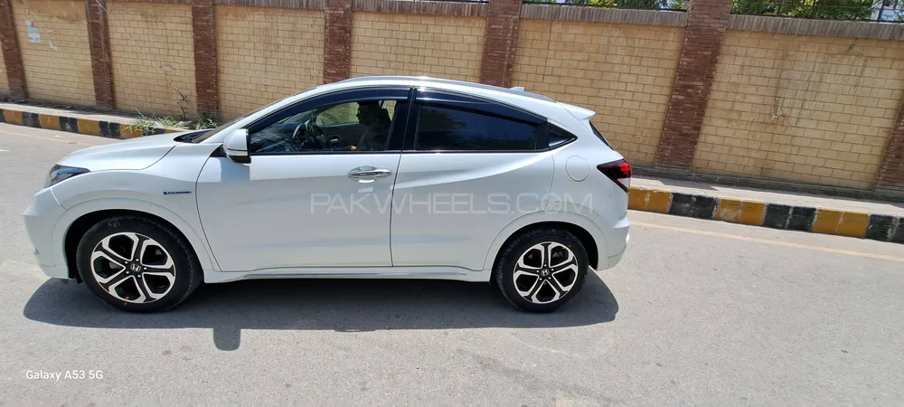Honda Vezel 2017 for Sale in Sukkur Image-1