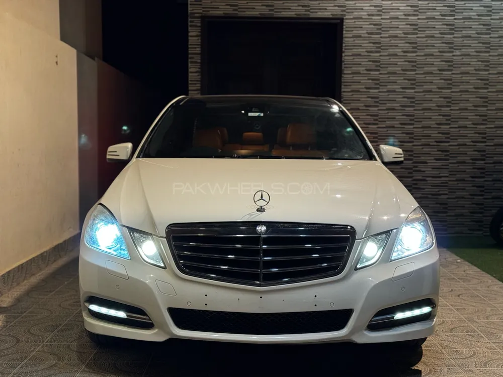 Mercedes Benz E Class 2011 for Sale in Karachi Image-1