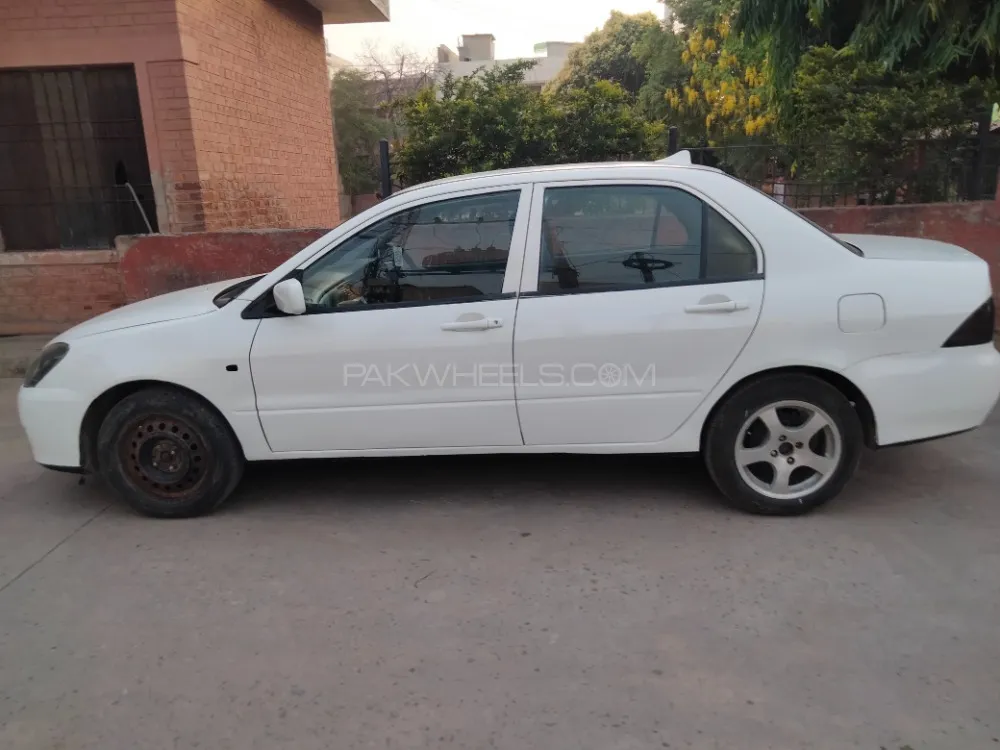 Mitsubishi Lancer 2005 for Sale in Lahore Mitsubishi Lancer 2005 for Sale in Lahore Image-11