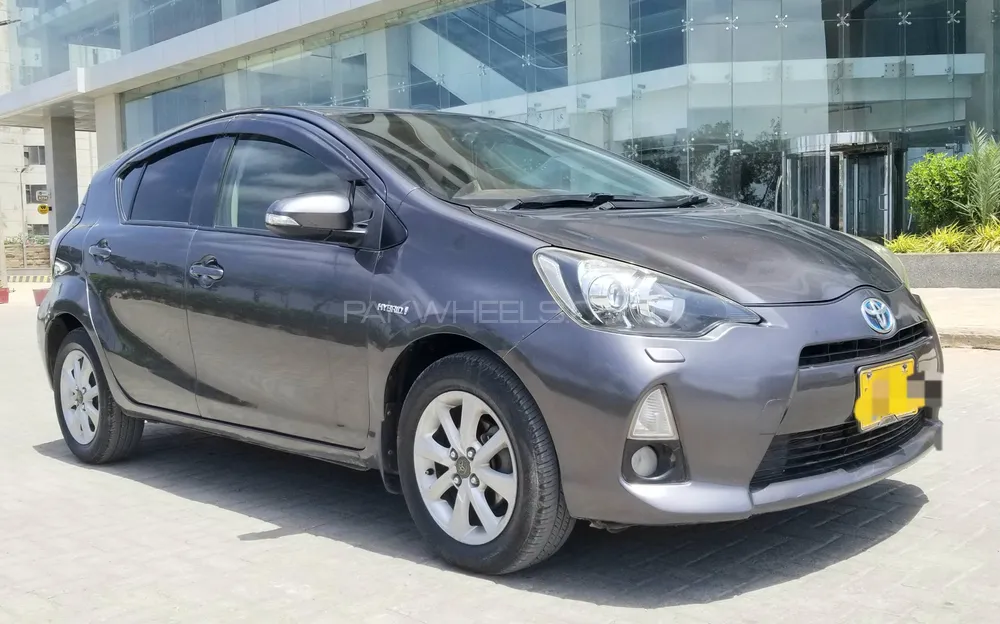 Toyota Aqua 2012 for Sale in Karachi Image-1