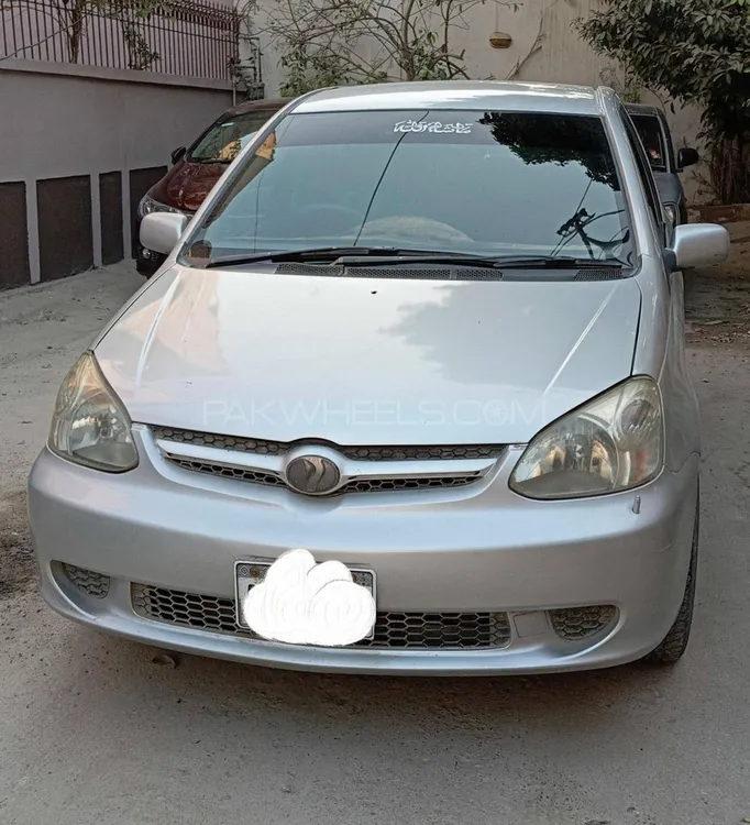 Toyota Platz 2002 for Sale in Karachi Image-1