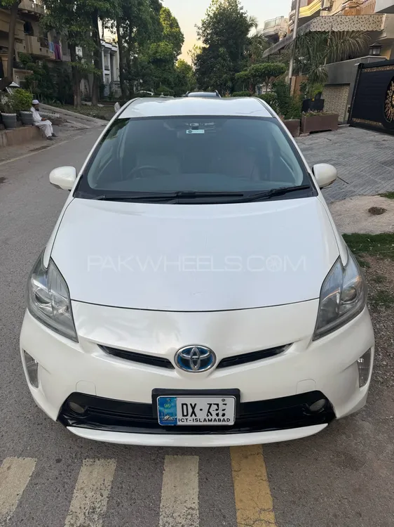 Toyota Prius 2011 for Sale in Islamabad Image-1