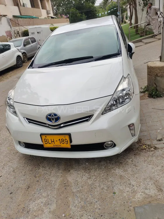 Toyota Prius Alpha 2018 for Sale in Sukkur Image-1