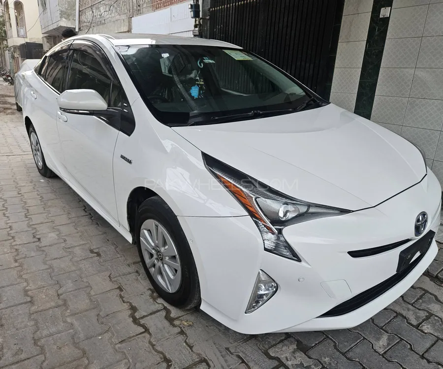Toyota Prius 2022 for Sale in Sahiwal Image-1