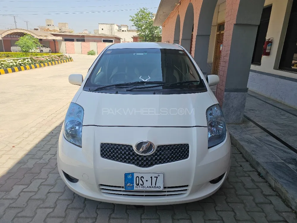 Toyota Vitz 2007 for Sale in Mardan Image-1