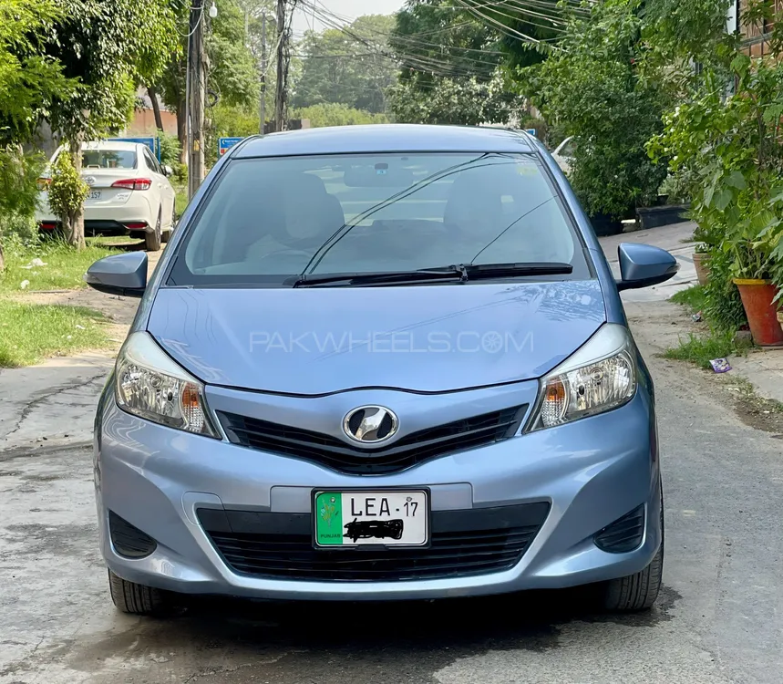 Toyota Vitz 2013 for Sale in Lahore Image-1