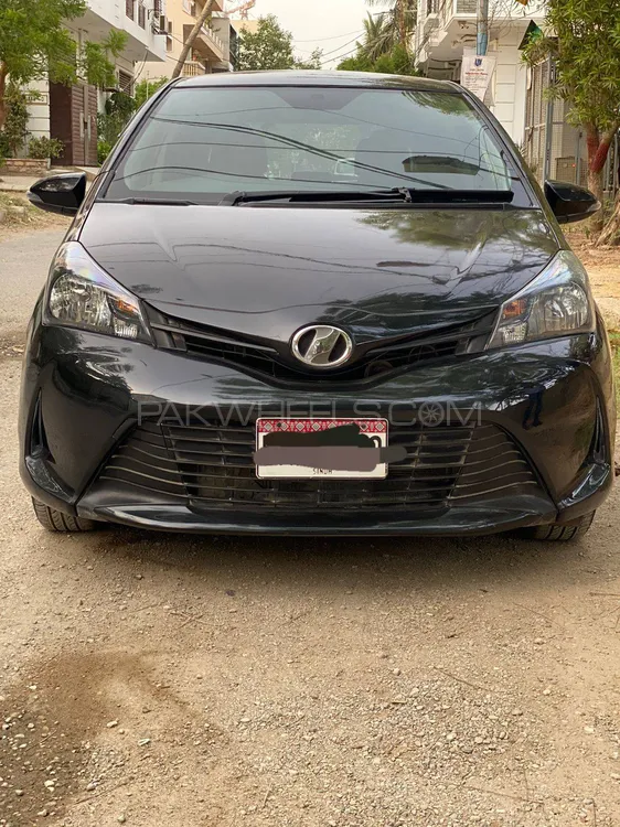 Toyota Vitz 2015 for Sale in Karachi Image-1