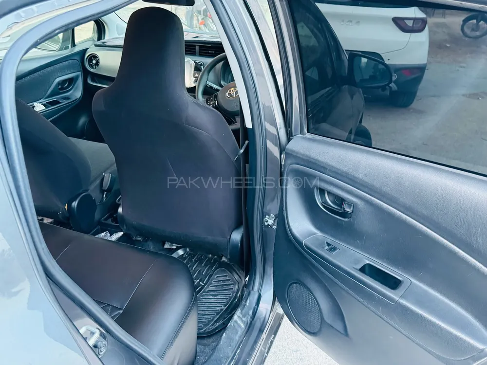 Toyota Vitz 2017 for Sale in Hyderabad Image-1