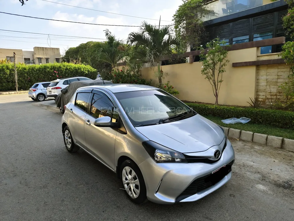 Toyota Vitz 2014 for Sale in Karachi Image-1