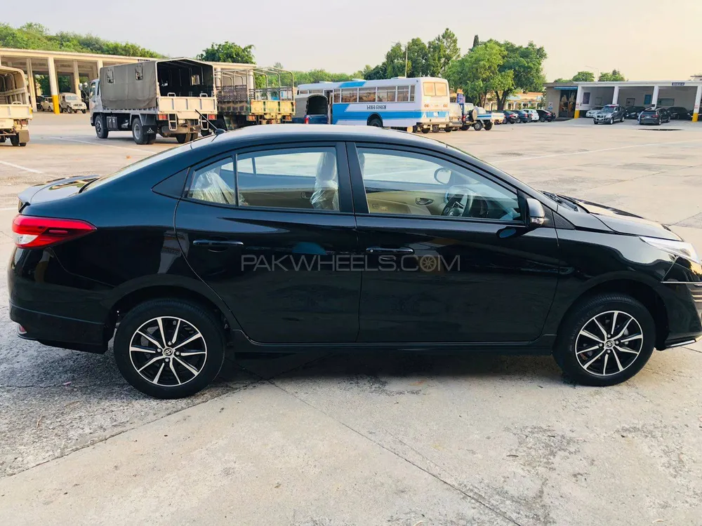 Toyota Yaris Sedan 2023 for Sale in Peshawar Image-1