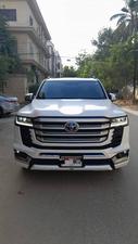 Toyota Land Cruiser 
LC 300
2023/ 2024
LC 300 
pearl White
