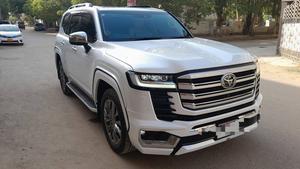 Toyota Land Cruiser 
LC 300
2023/ 2024
LC 300 
pearl White