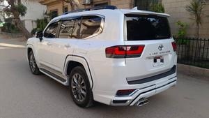 Toyota Land Cruiser 
LC 300
2023/ 2024
LC 300 
pearl White