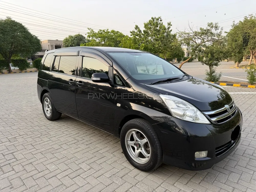 Toyota ISIS 2007 for Sale in Lahore Image-1