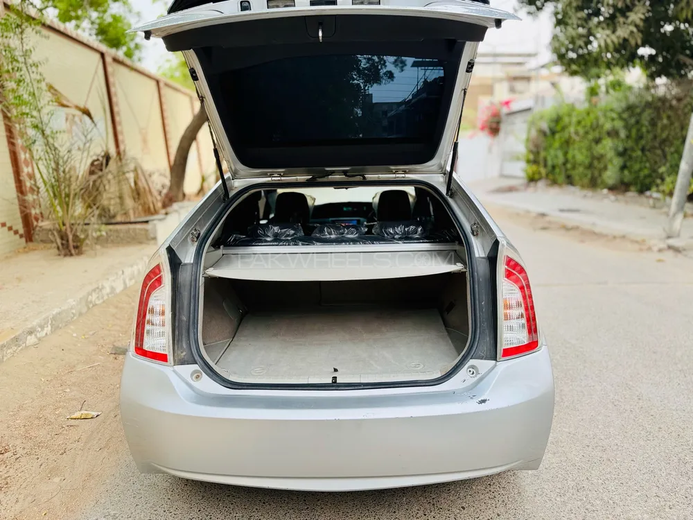 Toyota Prius 2014 for Sale in Karachi Image-1