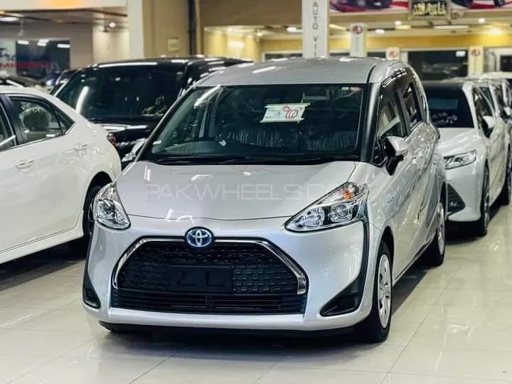 Toyota Sienta 2018 for Sale in Peshawar Image-1