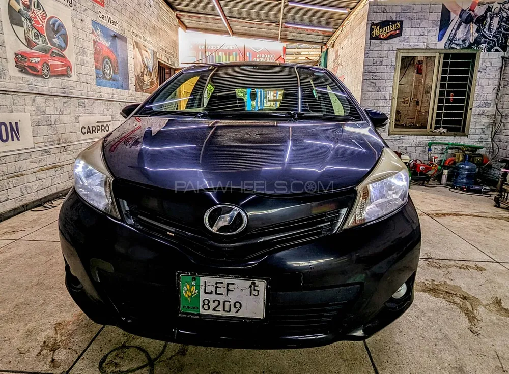 Toyota Vitz 2011 for Sale in Sialkot Image-1
