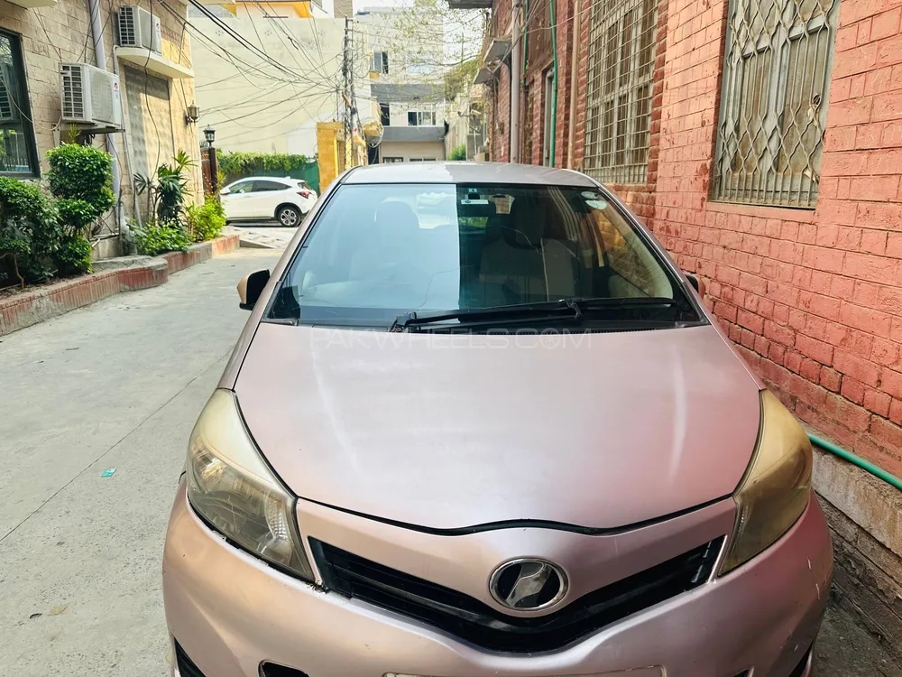 Toyota Vitz 2012 for Sale in Lahore Image-1