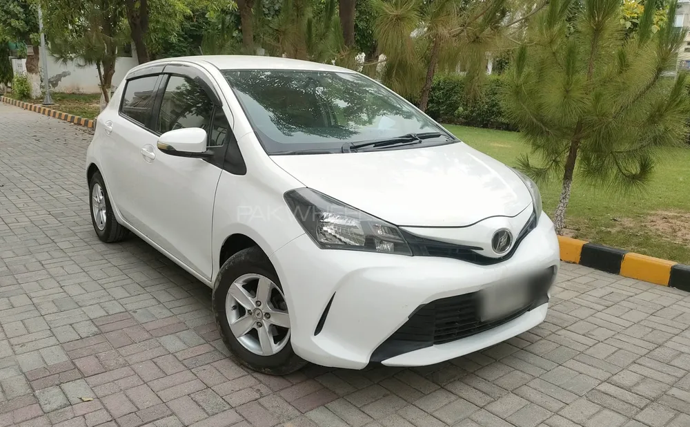 Toyota Vitz 2015 for Sale in Islamabad Image-1