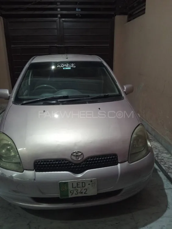Toyota Vitz 2000 for Sale in Peshawar Image-1