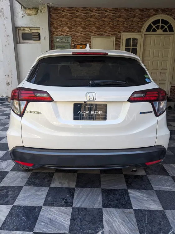 Honda Vezel 2017 for Sale in Peshawar Image-1