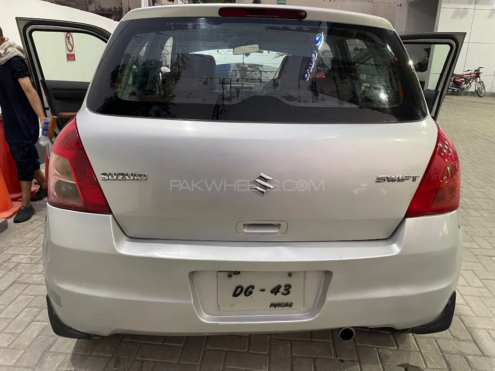 Suzuki Swift 2010 for Sale in Lahore Image-1