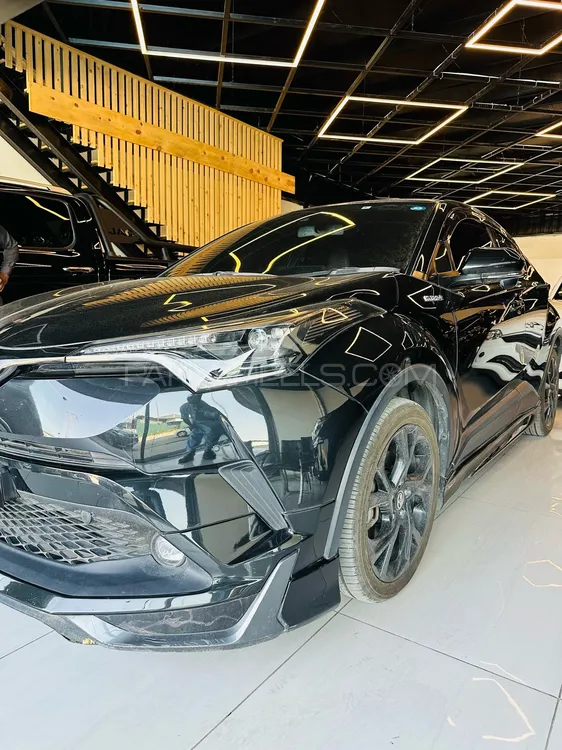 Toyota C-HR 2018 for Sale in Islamabad Image-1