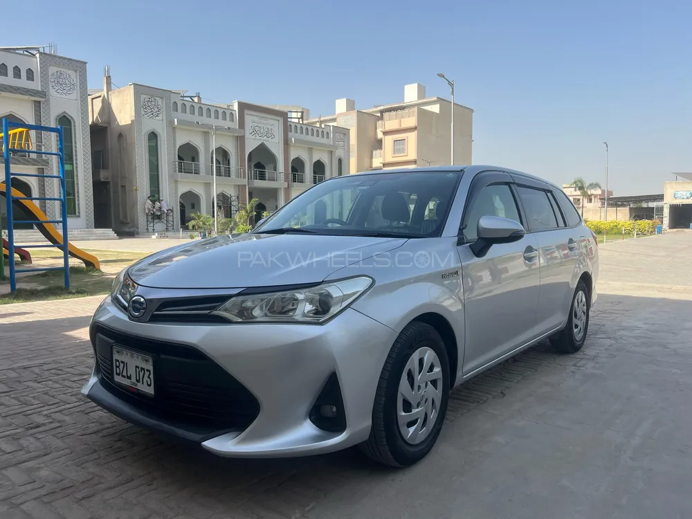 Toyota Corolla Fielder 2018 for Sale in Pir mahal Image-1