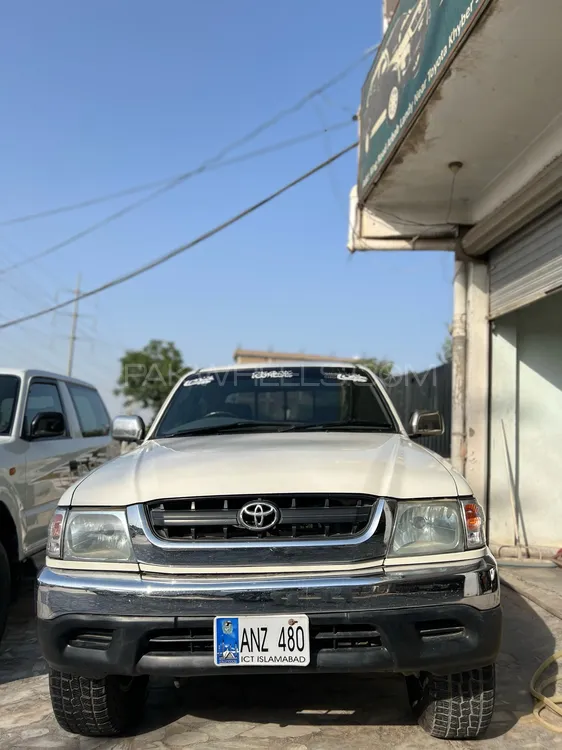 Toyota Hilux 2004 for Sale in Peshawar Image-1