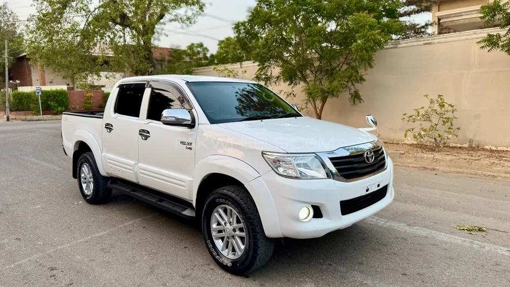 Toyota Hilux 2015 for Sale in Karachi Image-1