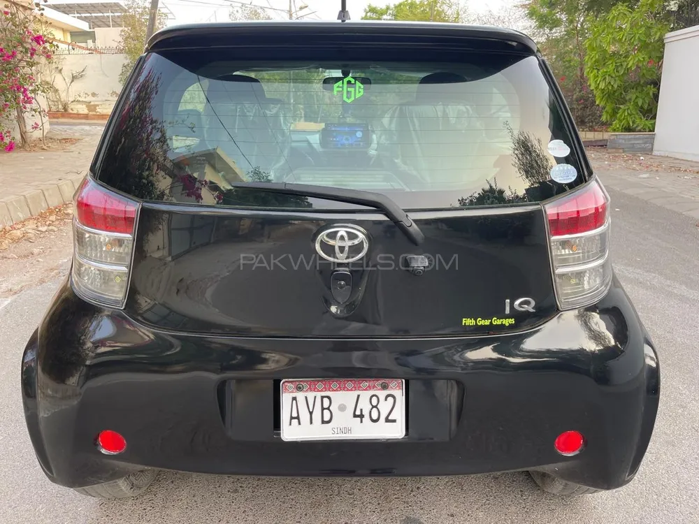 Toyota iQ 2009 for Sale in Karachi Image-1