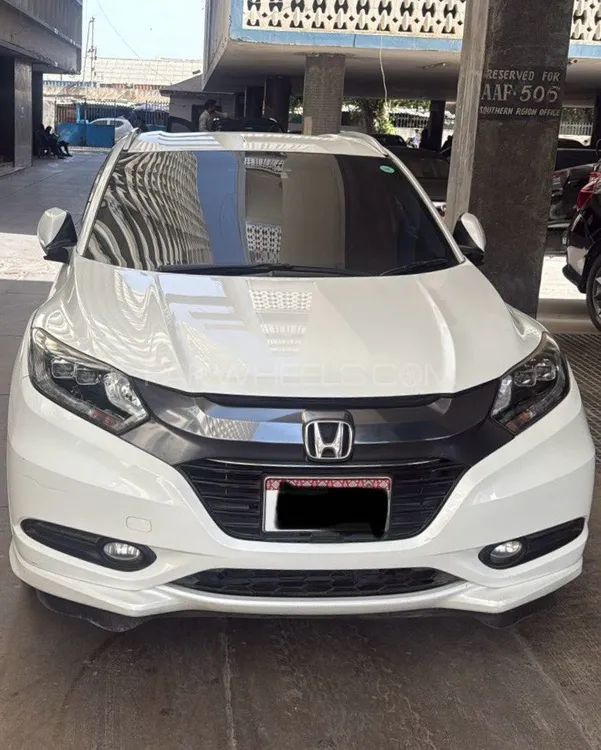 Honda Vezel 2015 for Sale in Karachi Image-1