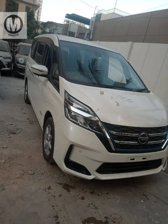 Nissan Serena 2020 for Sale in Karachi Image-1