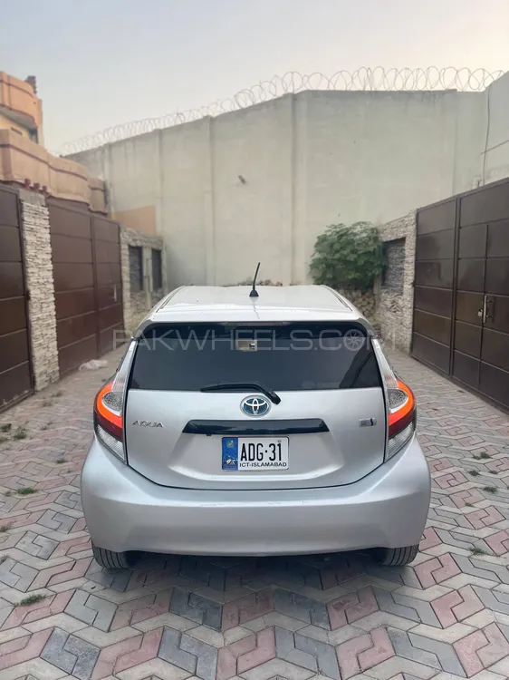 Toyota Aqua 2013 for Sale in Peshawar Image-1