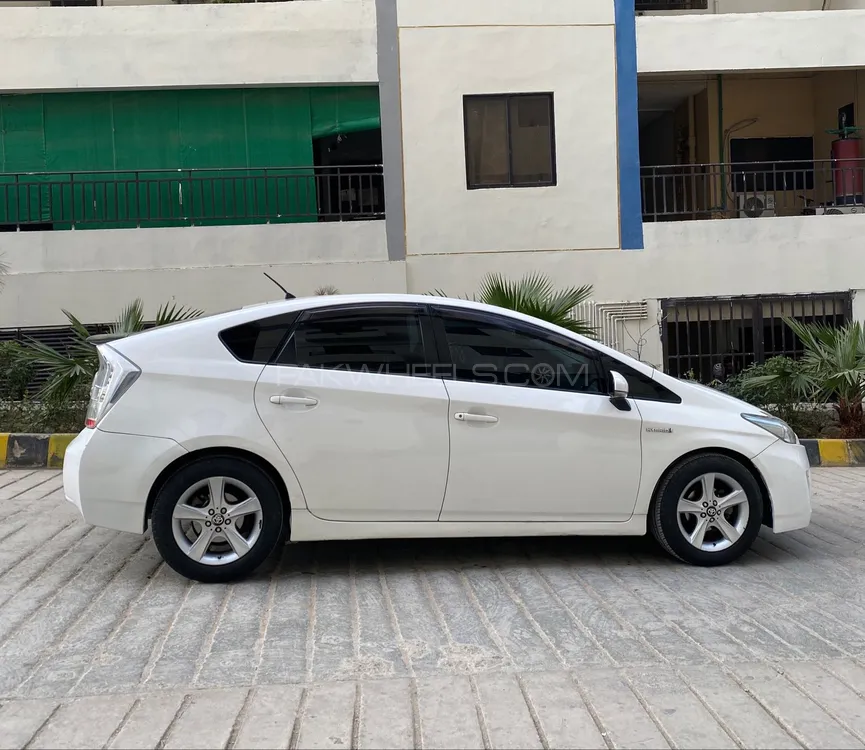 Toyota Prius 2010 for Sale in Islamabad Image-1