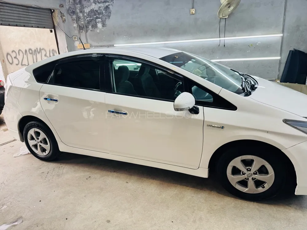 Toyota Prius 2010 for Sale in Peshawar Image-1