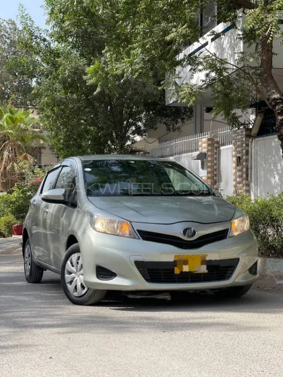 Toyota Vitz 2013 for Sale in Karachi Image-1
