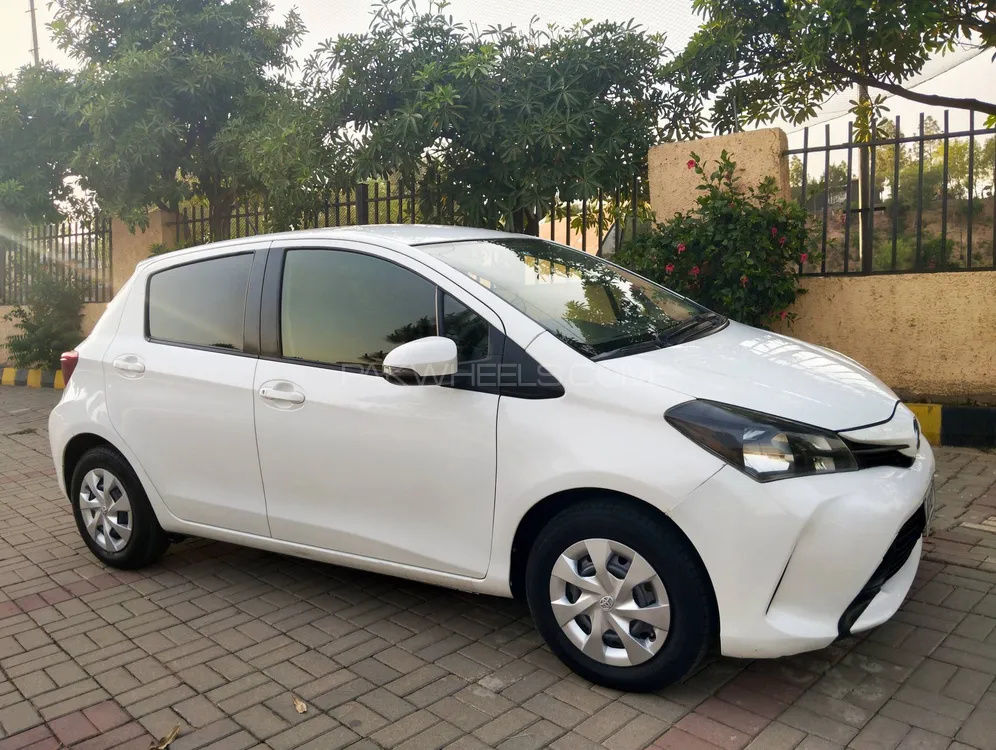 Toyota Vitz 2015 for Sale in Islamabad Image-1