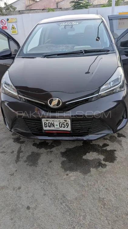 Toyota Vitz 2016 for Sale in Karachi Image-1