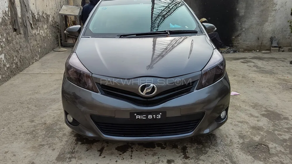 Toyota Vitz 2013 for Sale in Islamabad Image-1