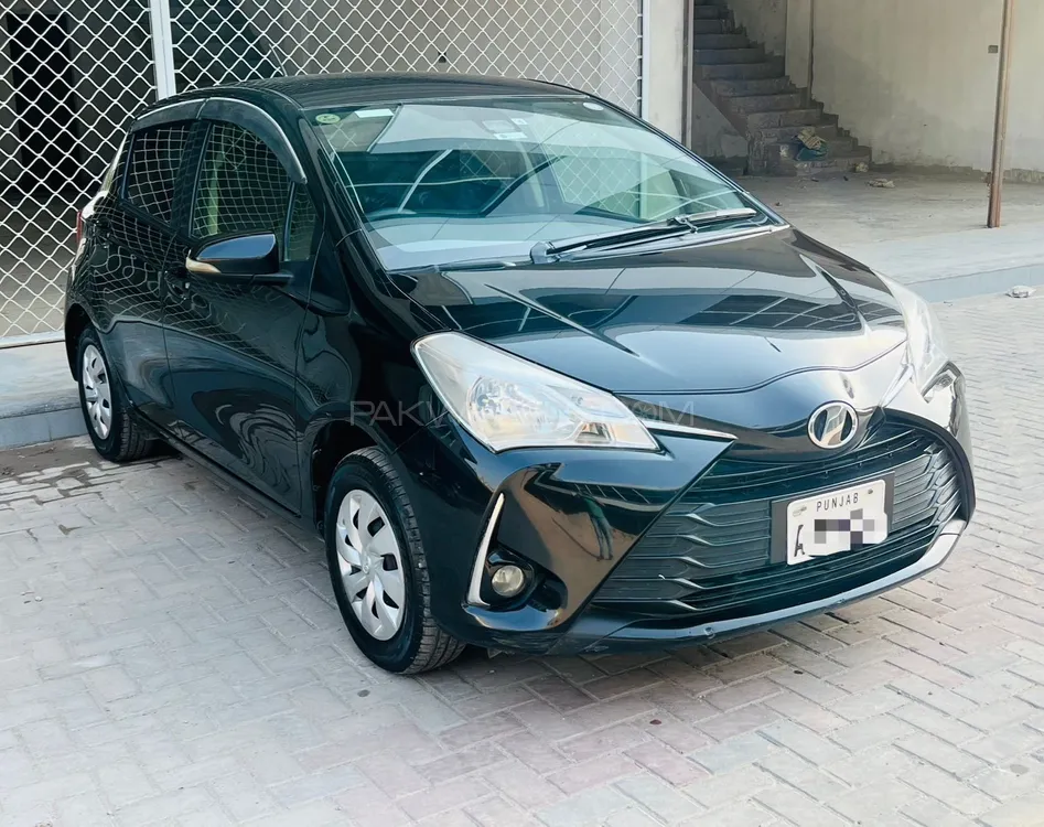 Toyota Vitz 2017 for Sale in Sialkot Image-1