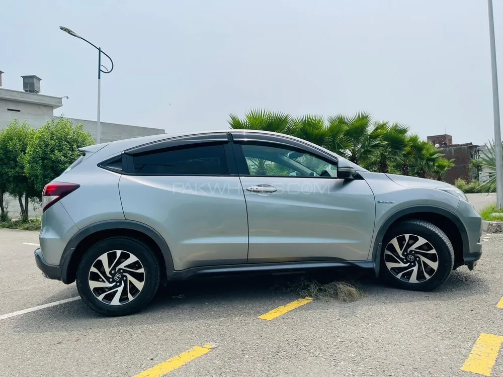 Honda Vezel 2014 for Sale in Mandi bahauddin Image-1