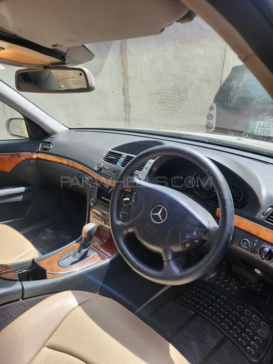 Mercedes Benz E Class 2004 for Sale in Karachi Image-1