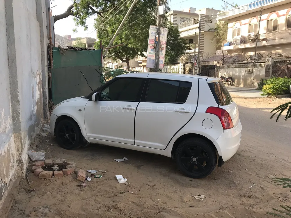 Suzuki Swift 2010 for Sale in Karachi Image-1