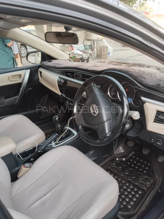 Toyota Corolla 2015 for Sale in Peshawar Image-1