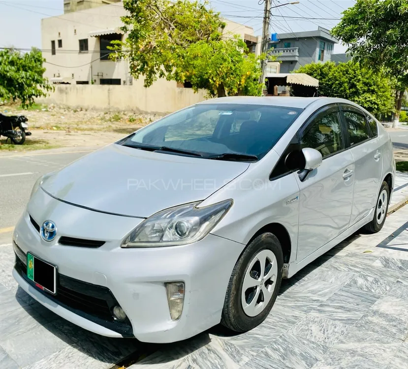 Toyota Prius 2013 for Sale in Lahore Image-1