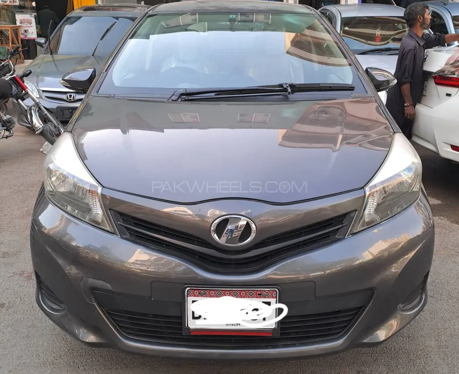 Toyota Vitz 2011 for Sale in Karachi Image-1